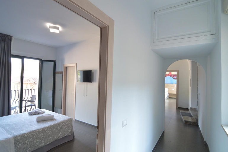 Others 5, NEW Casa Corvaja, Messina