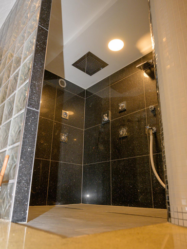 Bathroom 3, B&B Muhlenvilla am Butzower Hafen, Rostock