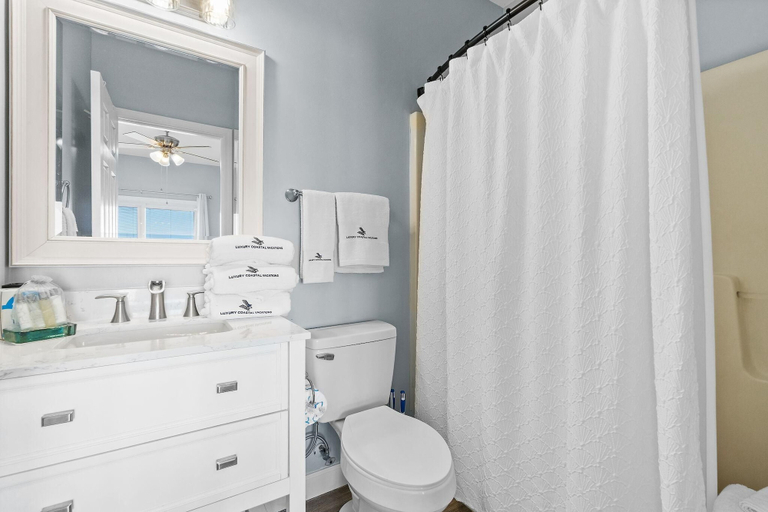 Bathroom 3, Hypnautic East, Baldwin