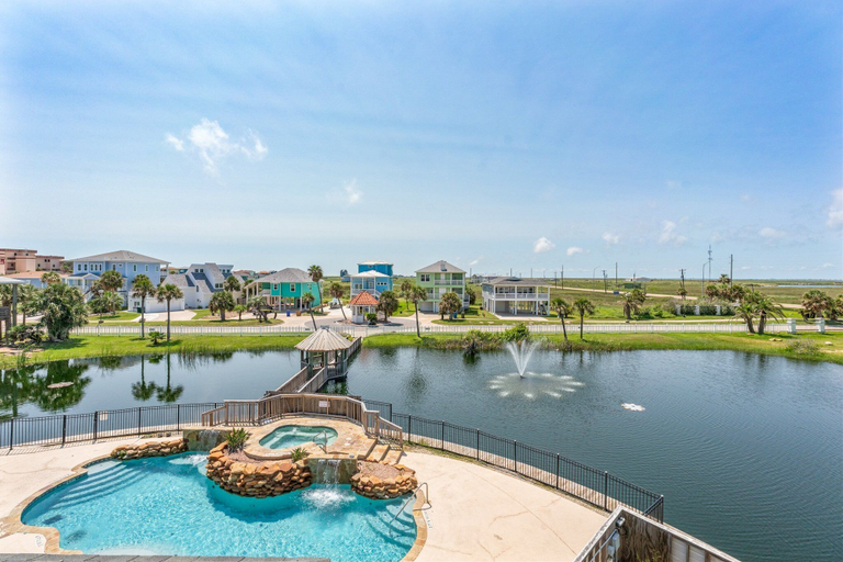 Sport & Beauty 4, Chancla - Pet Friendly! Community Pool!, Nueces