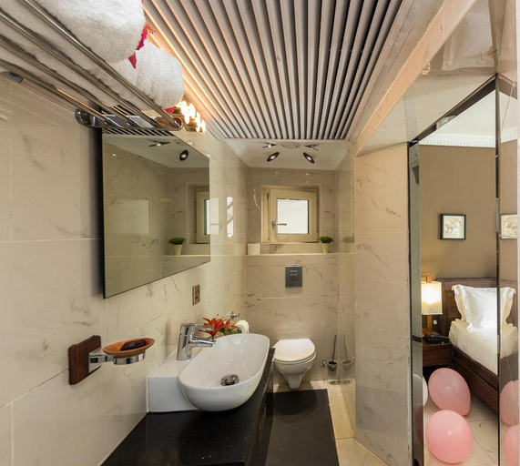 Bathroom 3, Red Mango Hotel and Apartments, Shama Ahanta East