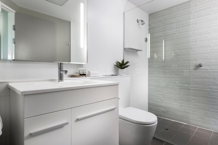 Bathroom 4, Grand Hotel and Apartments Townsville, South Townsville