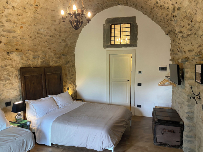 Bedroom 3, La Casa Medievale - Suites & SPA, Massa Carrara