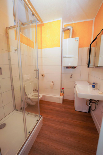 Bathroom 14