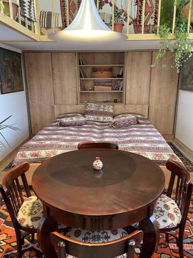Others 3, Armine's B&B