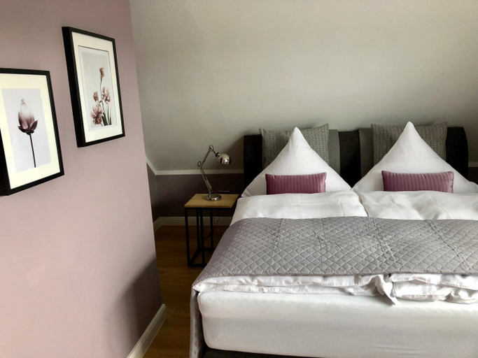 Bedroom 3, Boutique Hotel Lindenhof, Bed & Breakfast, Aurich