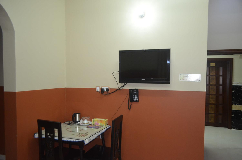 Others 5, Five Continents Hotel, Sur
