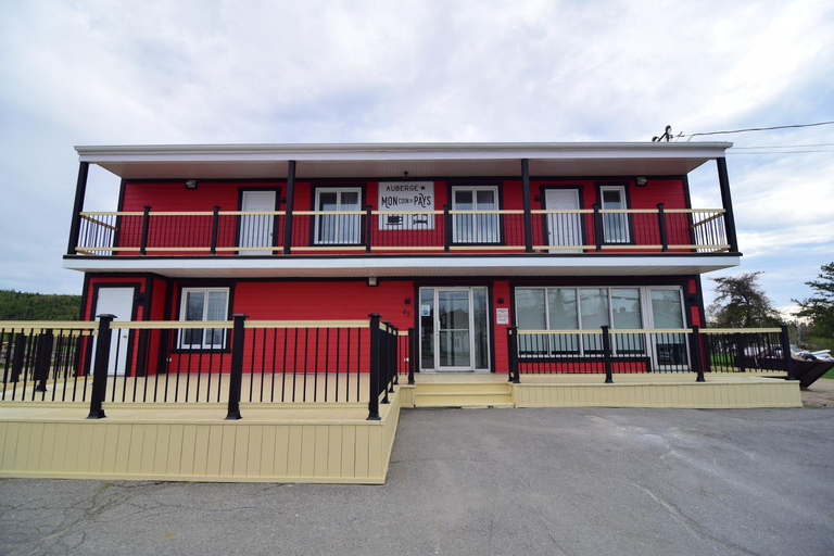 Exterior & Views