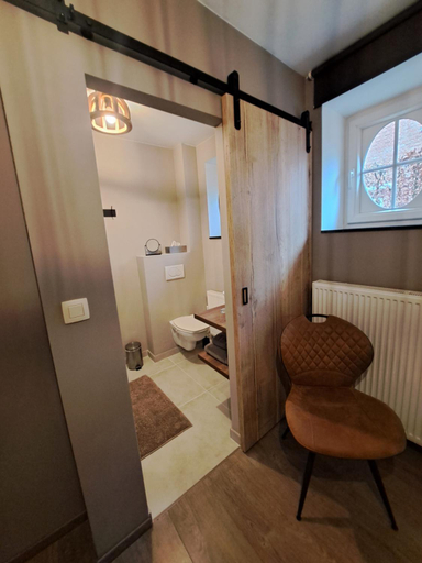 Others 3, B&B Fragaria, Antwerpen