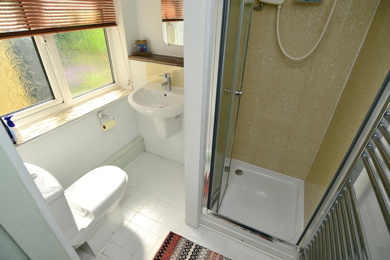 Bathroom 3, Pentre ISAF, Conwy