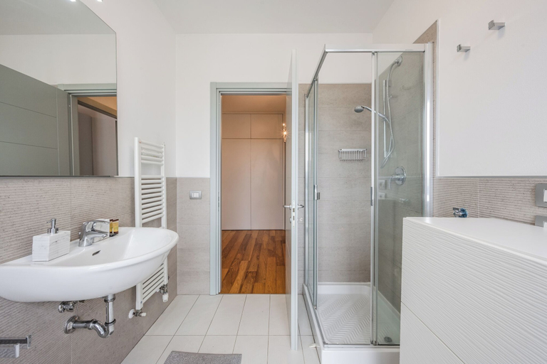Bathroom 3, Emilia Suite Street, Modena