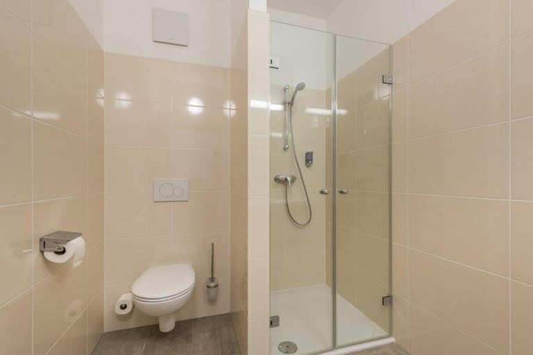 Bathroom 1, Sleepin Premium Motel Loosdorf, Melk