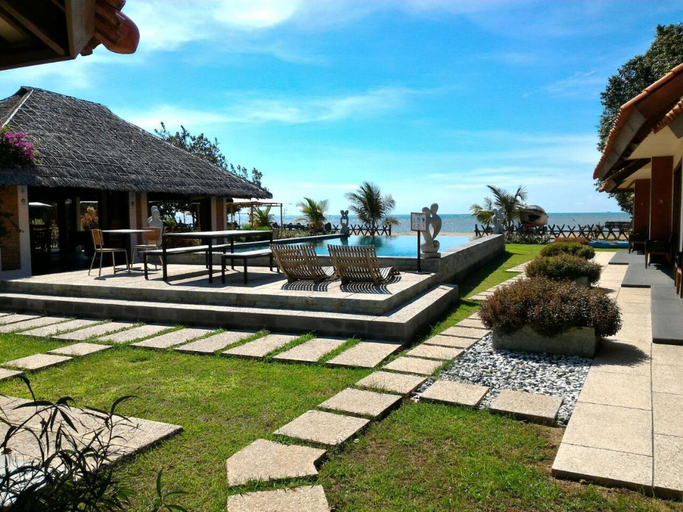 Exterior 4