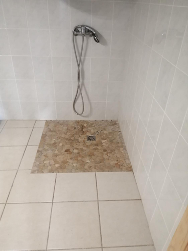 Bathroom 3, Kaz A Ti Jo, Petit-Bourg