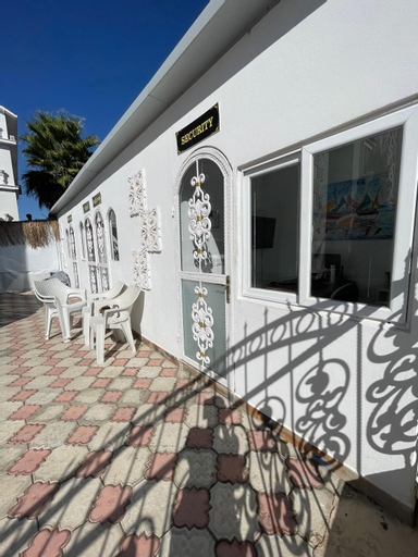 Exterior 8