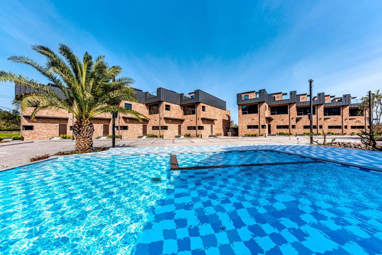 Swimming Pool 2