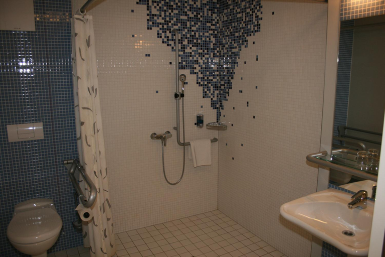 Bathroom 2, Diakonie St Martin, Görlitz