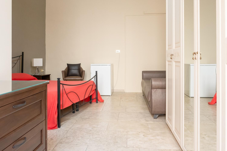 Others 4, B&B Santi Medici, Bari