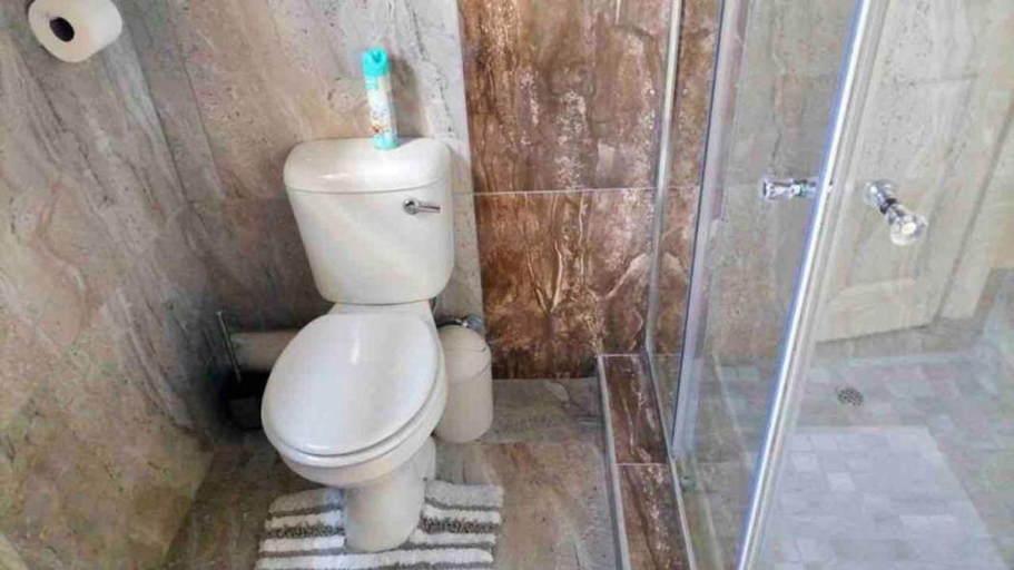 Bathroom 4, Evans Village - Apartments & Spa, Ekurhuleni