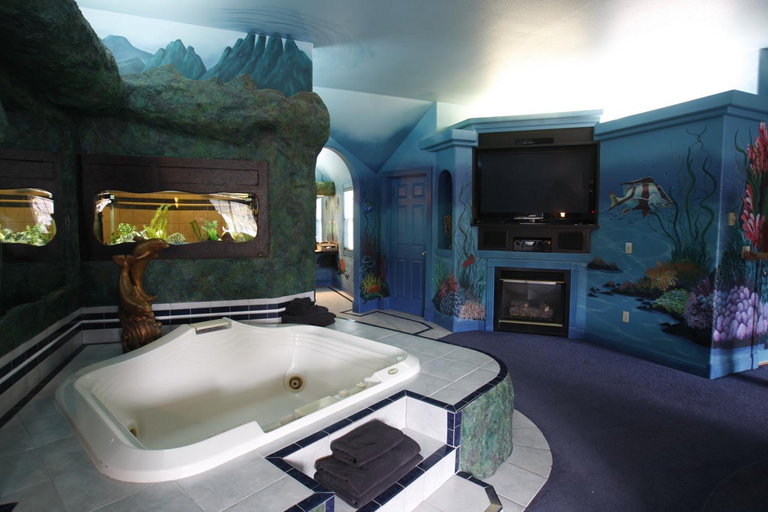 Bathroom 3, Black Swan Inn Luxurious Theme Rooms, Bannock