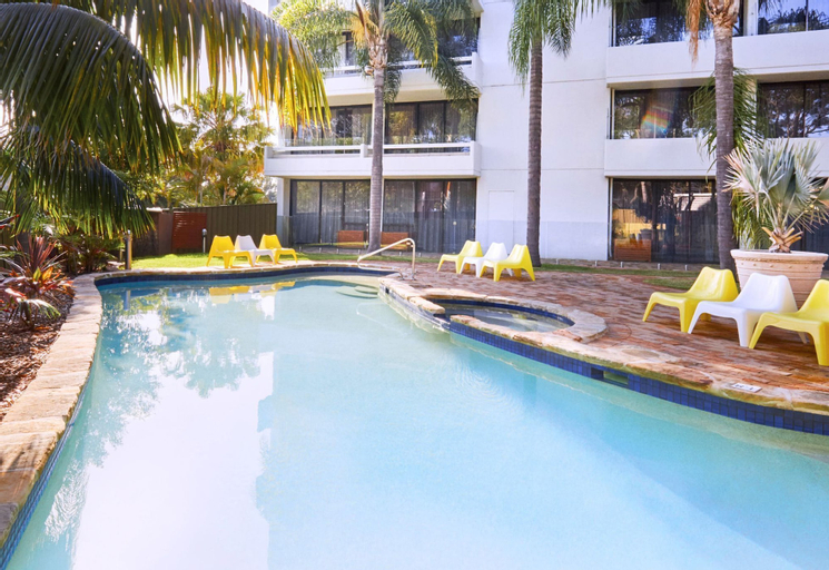 Sport & Beauty 3, Holiday Inn WARWICK FARM, Fairfield - East