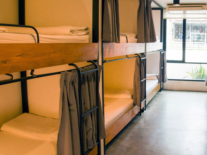 HOLY SHEET Hostel, Khlong Toey