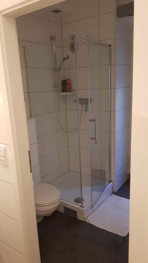 Others 3, BudgetRooms - souterrain-private rooms & kitchen, Mannheim
