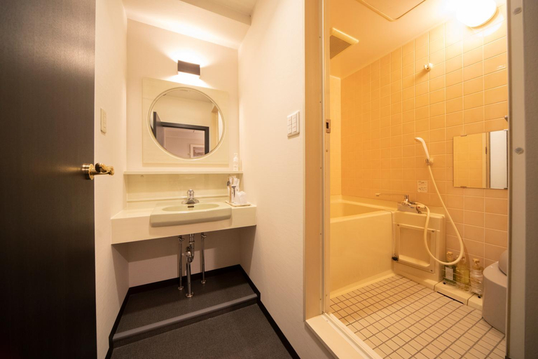 Bathroom 5, The Grandeur Hotel, Kawasaki
