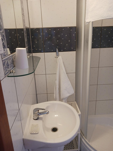 Bathroom 2, Pokoje Goscinne Jana, Lębork