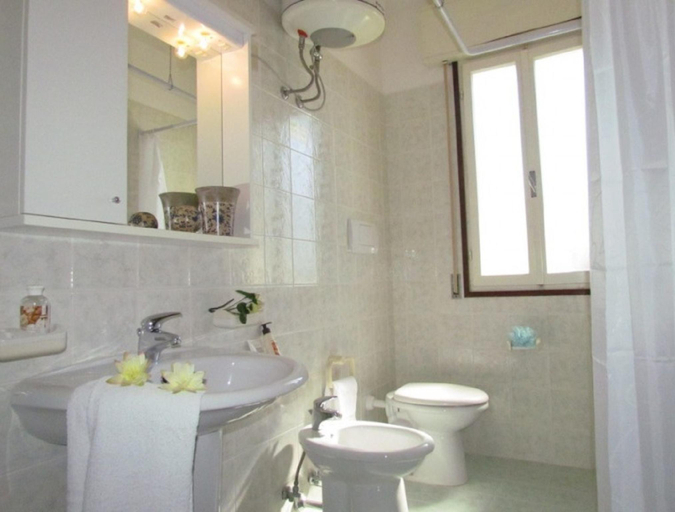 Bathroom, Near the Beach Nice Apartment - Airco - Covered Parking - Beach Place, Venezia