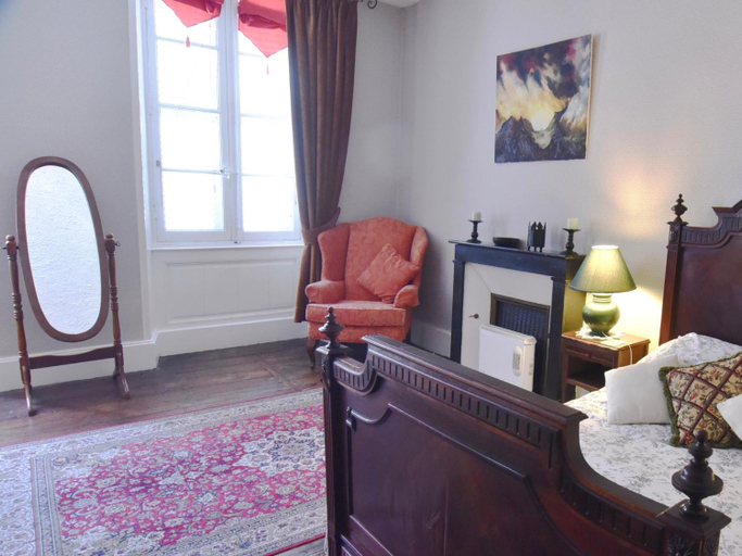 Others 5, Maison du Magnolia, Charente