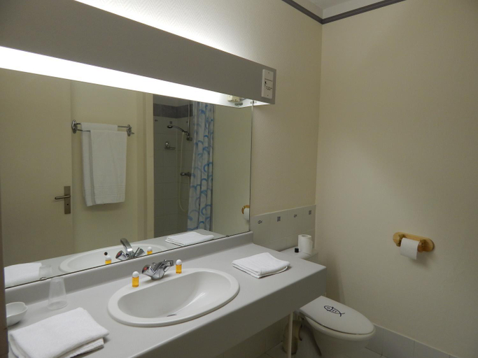 Bathroom 4, Hotel du Parc, Dordogne