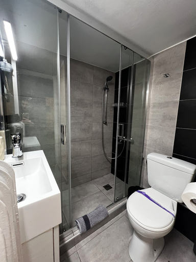 Bathroom, Pnyka Apartment 3, Attica