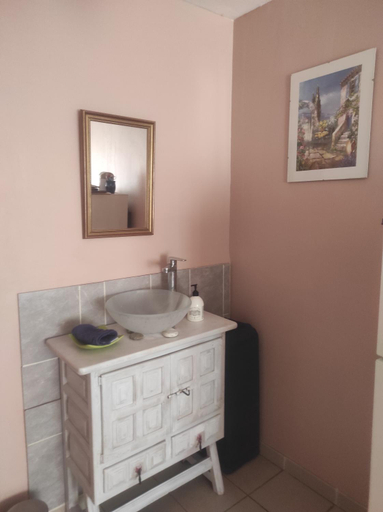 Others 5, Chambre spatieuse avec grand lit., Haute-Garonne