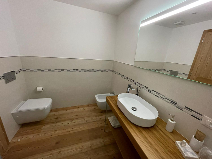 Bathroom 12