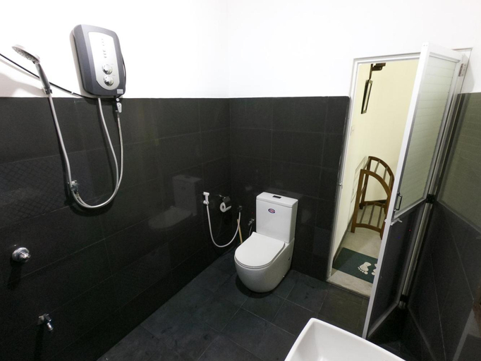 Bathroom 3, Luvi Lucas River Side Guest House, Weligama