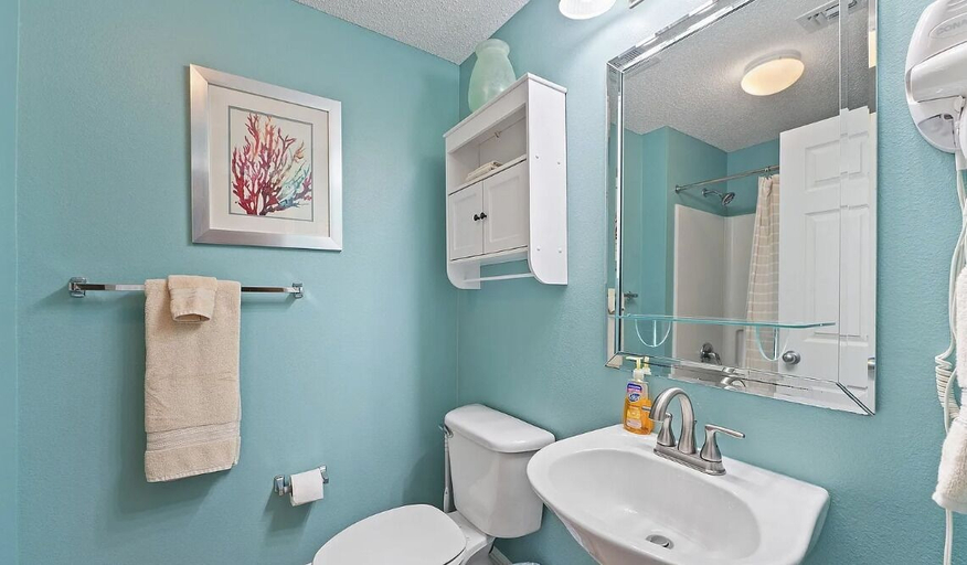 Bathroom 4, Palacio 1204, Escambia