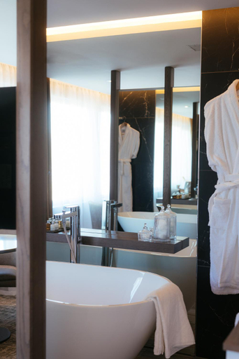 Bathroom 4, The Redhurst Hotel Glasgow, East Renfrewshire