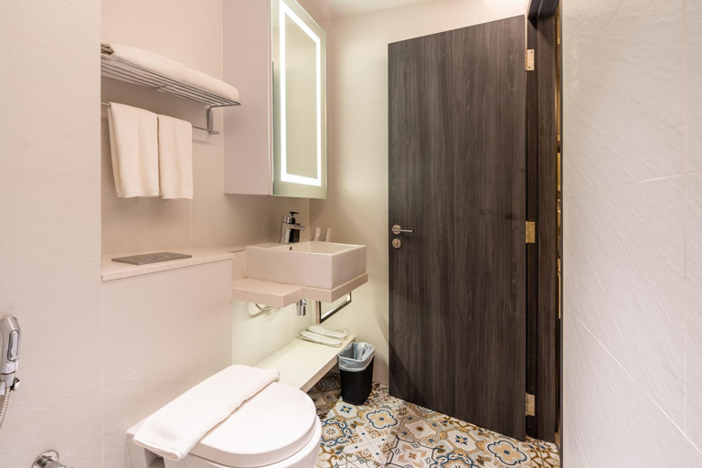 Bathroom 13