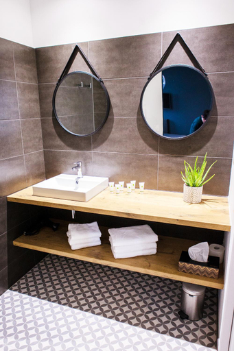 Bathroom 5, Château de Tauziès, The Originals Relais, Tarn