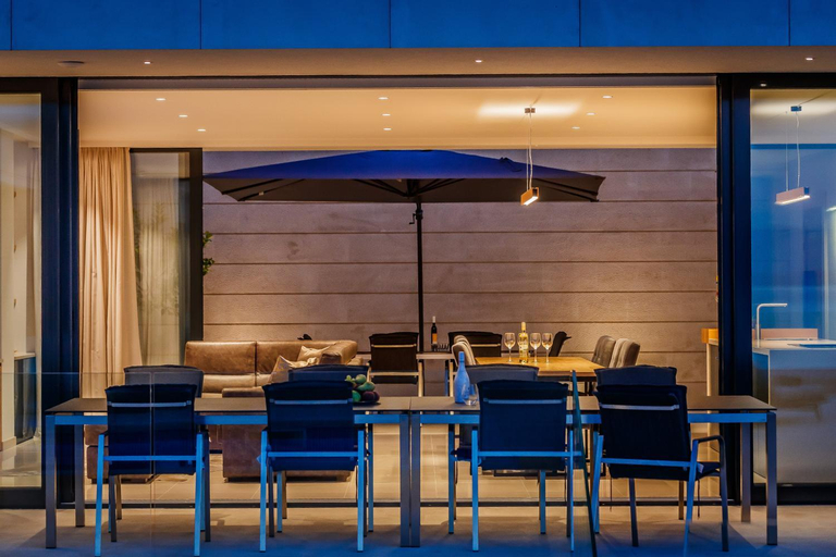 Food & Drinks 3, Luxury Apartment In The Old Palace, Sutivan