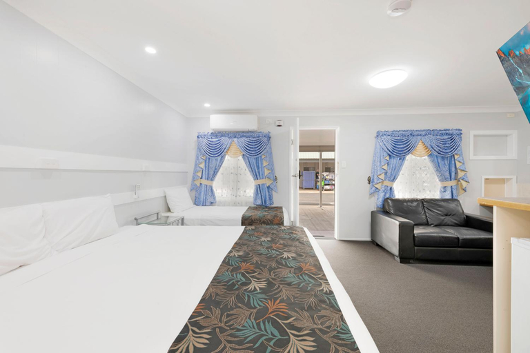 Bedroom 3, Best Western Bundaberg City Motor Inn, Bundaberg