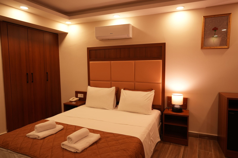 Bedroom 4, Keeper, Fatih