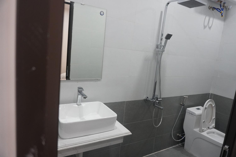Bathroom 3, Adal Motel, Kiến An