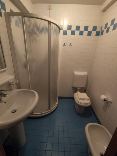 Bathroom 3, Bella Italia Sport Village, Udine