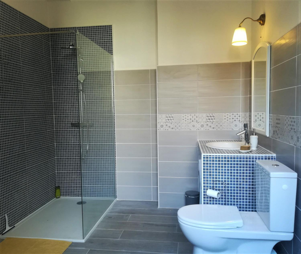 Bathroom 5, Le Clos Sainte Foy, Pyrénées-Atlantiques