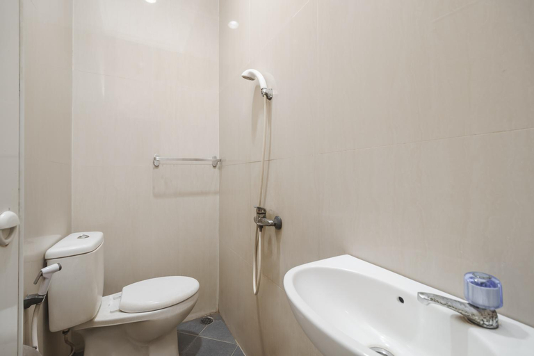 Bathroom 13