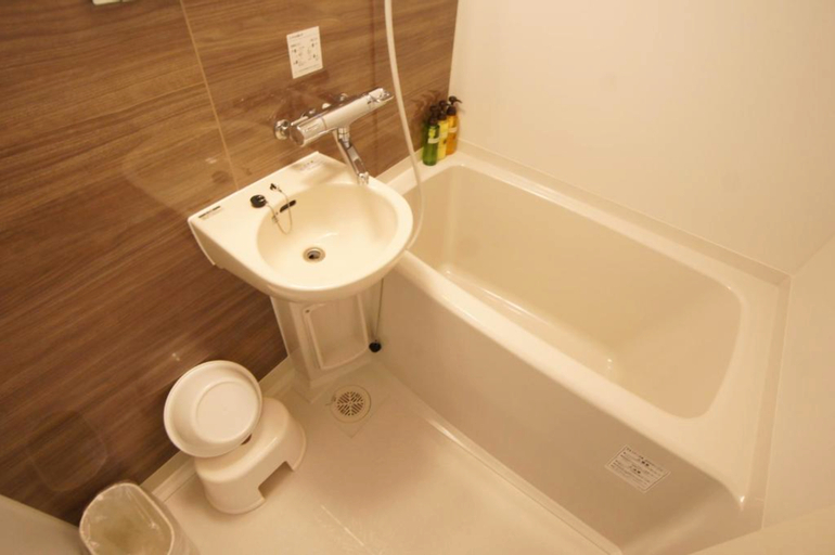 Bathroom 11