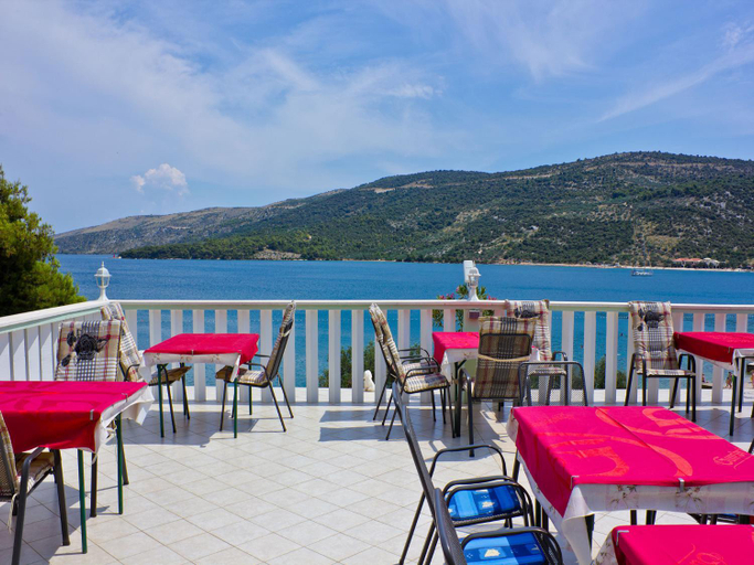 Food & Drinks 4, Villa Drago, Marina