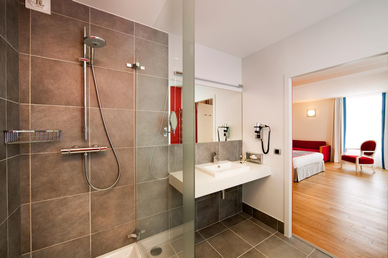 Bathroom 17